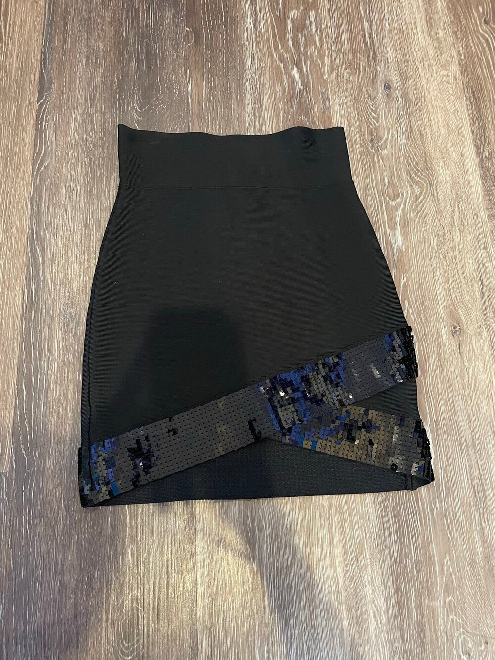 nwt black bcbg bandage skirt with sequin trim